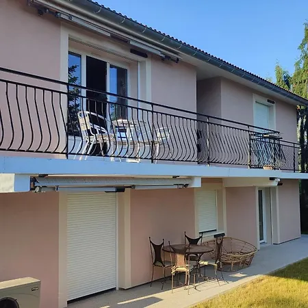 Joli Rez De Jardin Avec Piscine